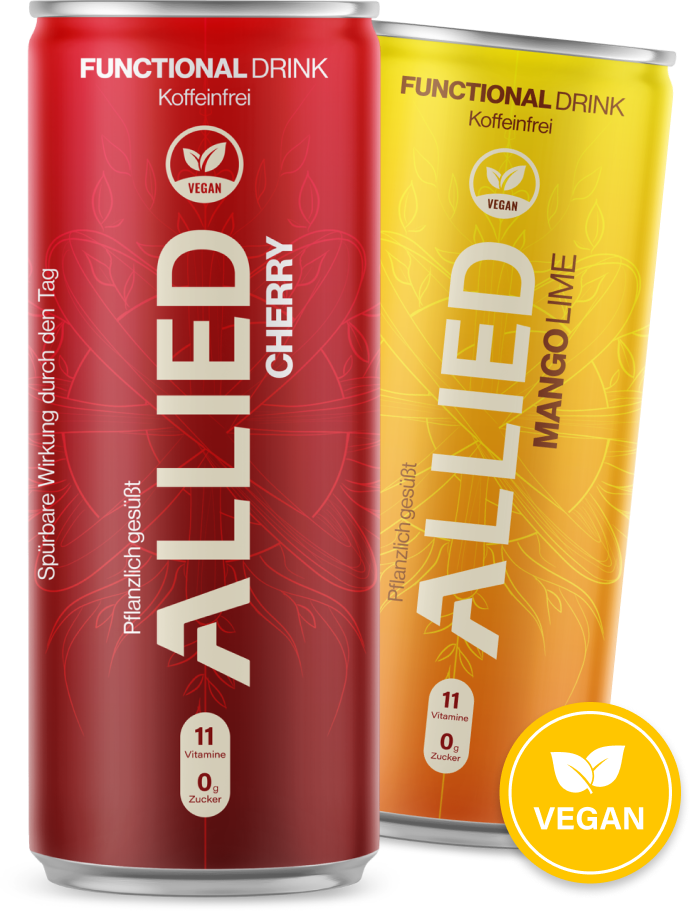 Eine Dose Allied Cherry und eine Dose Allied Mango Lime leicht im Hintergrund. Im unteren rechten Eck befindet sich ein Vegan Symbol auf einem gelben Kreis.